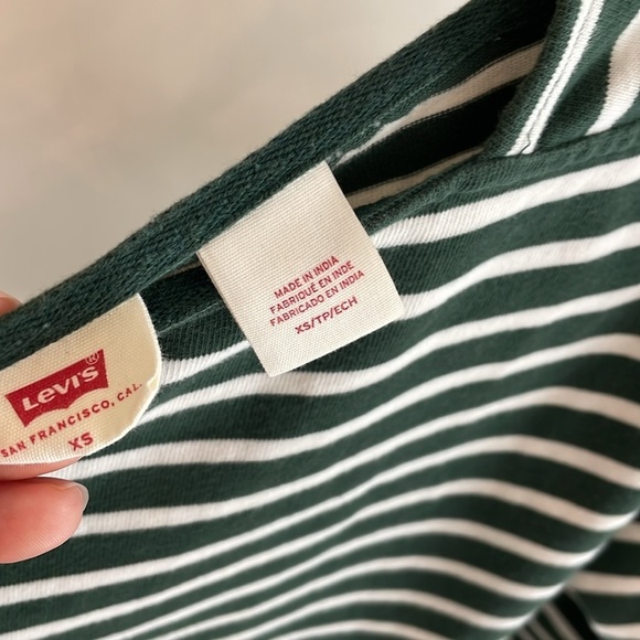 Levi’s Top - Picture 5 of 5